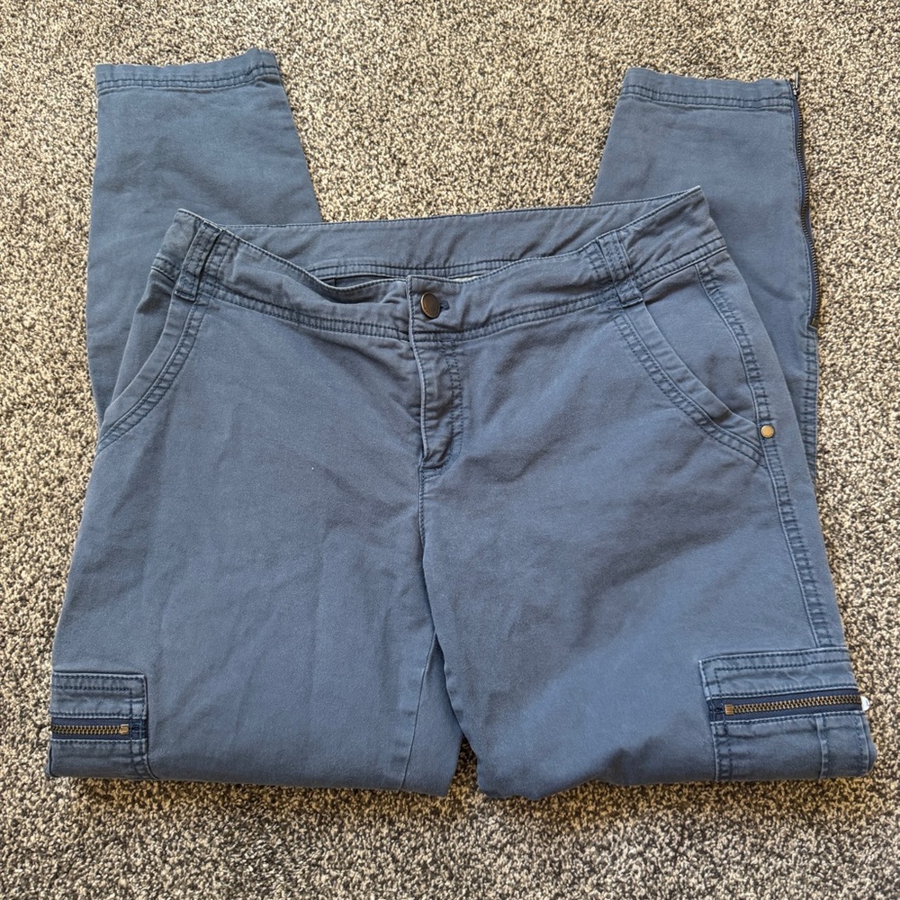 ATHLETA Blue Organic Cotton Blend Boulder Cargo Zipper Ankle Pants Size 6 - Picture 4 of 12